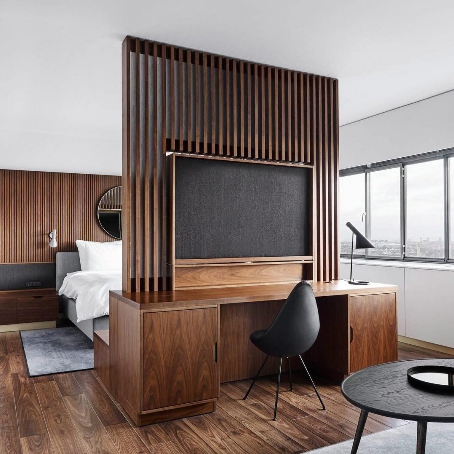 Декоративная перегородка с телевизором