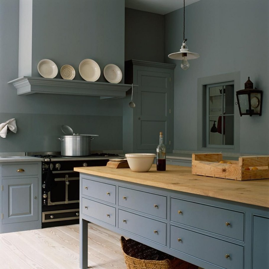 Крашеные стенки на кухнн