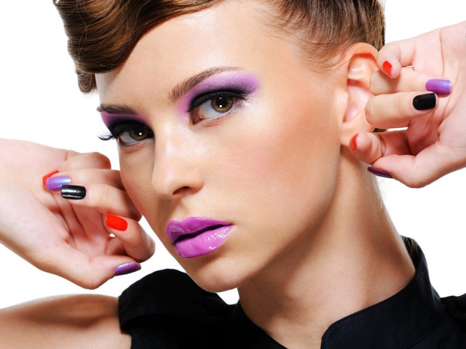 Девушка с ресницами