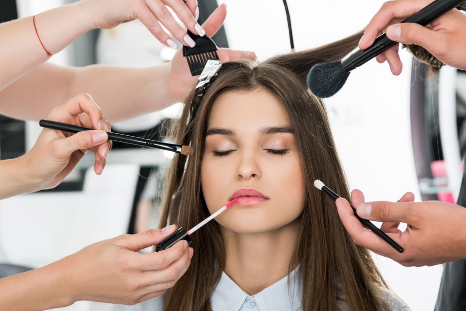 Женщина в парикмахерской