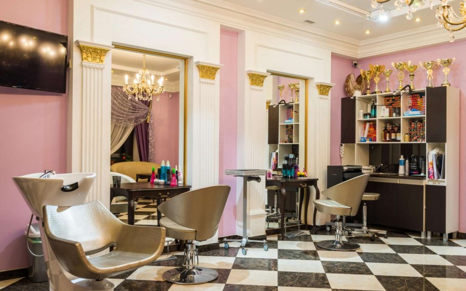 Стены в салоне красоты