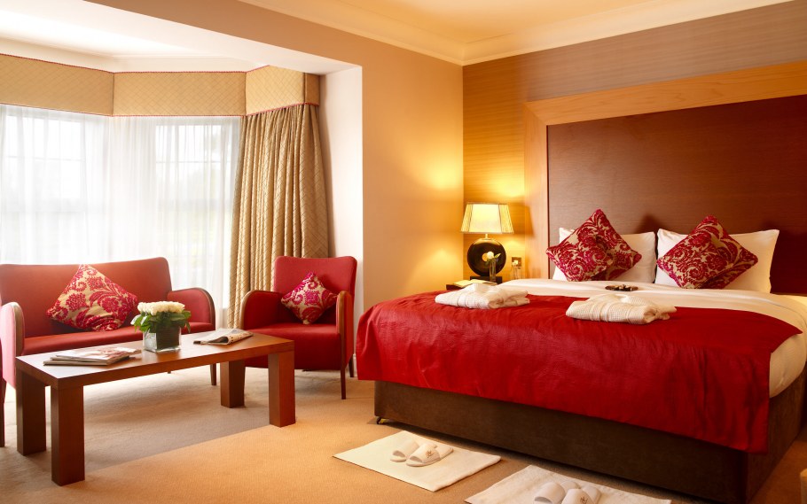 Простой интерьер спальни