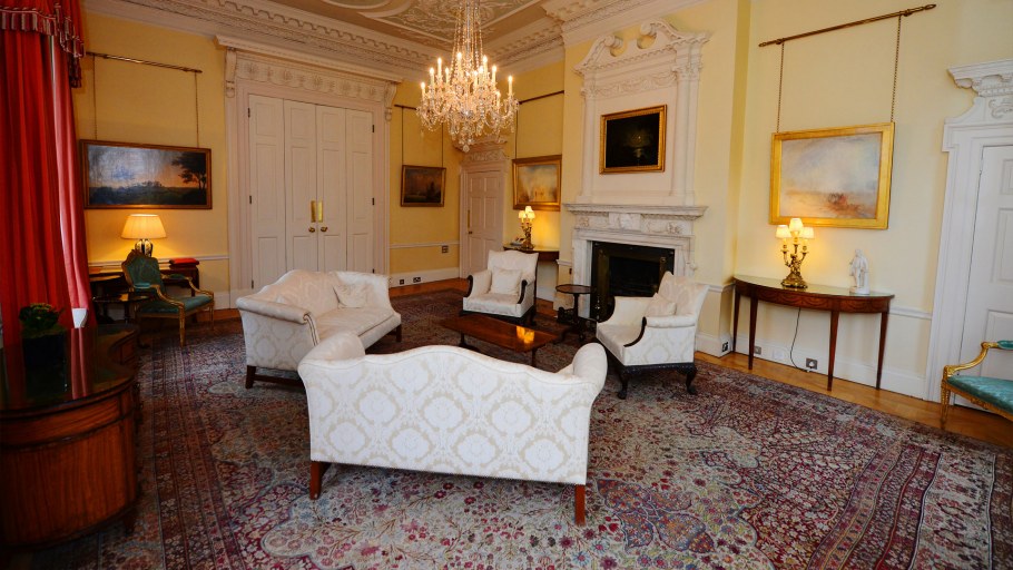 Mid Century Estate minimalism