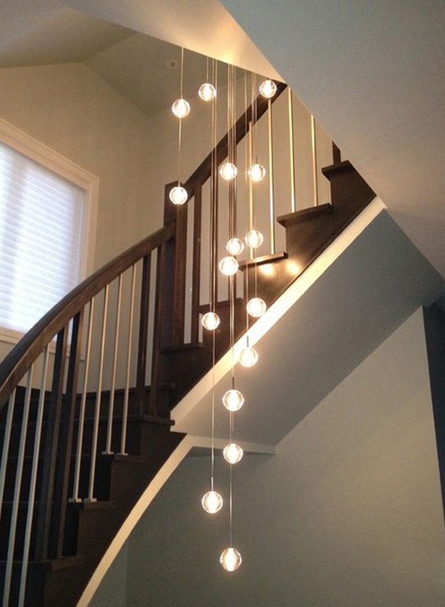 Светильник в лестничный пролет