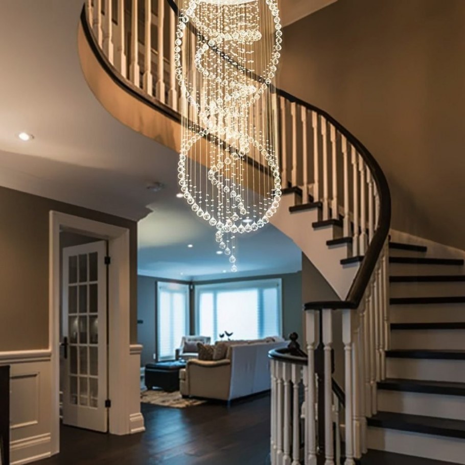 Люстра на лестницу