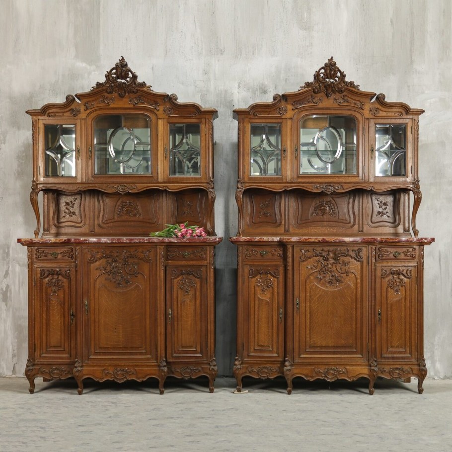 Антикварный резной буфет