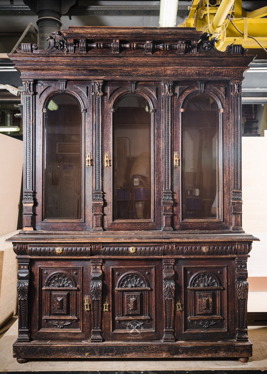 Антикварный буфет