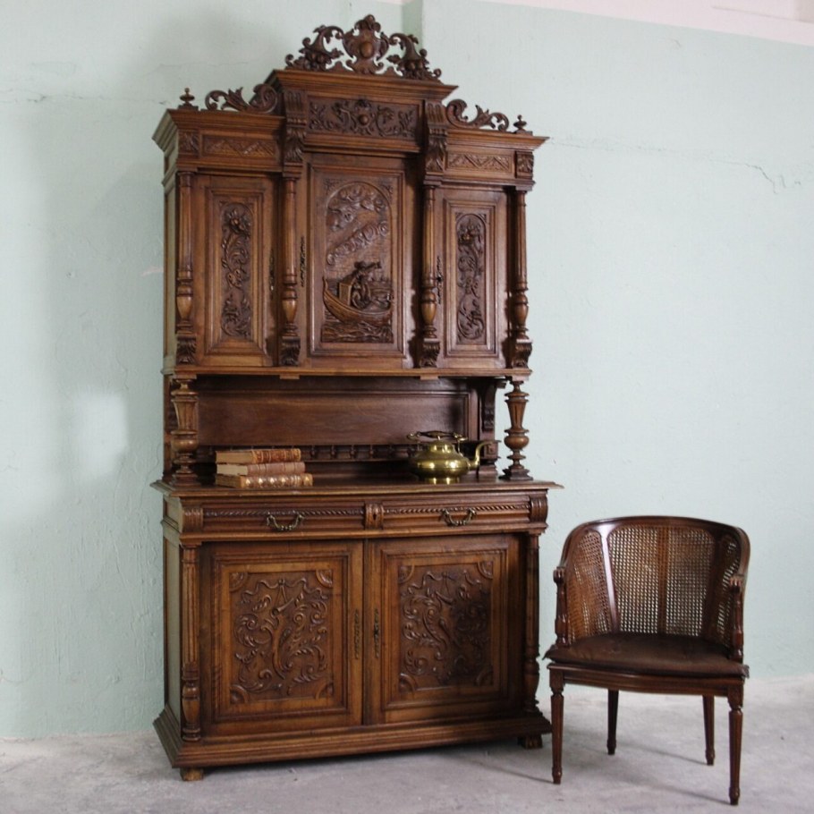 Сервант антиквариат Ренессанс