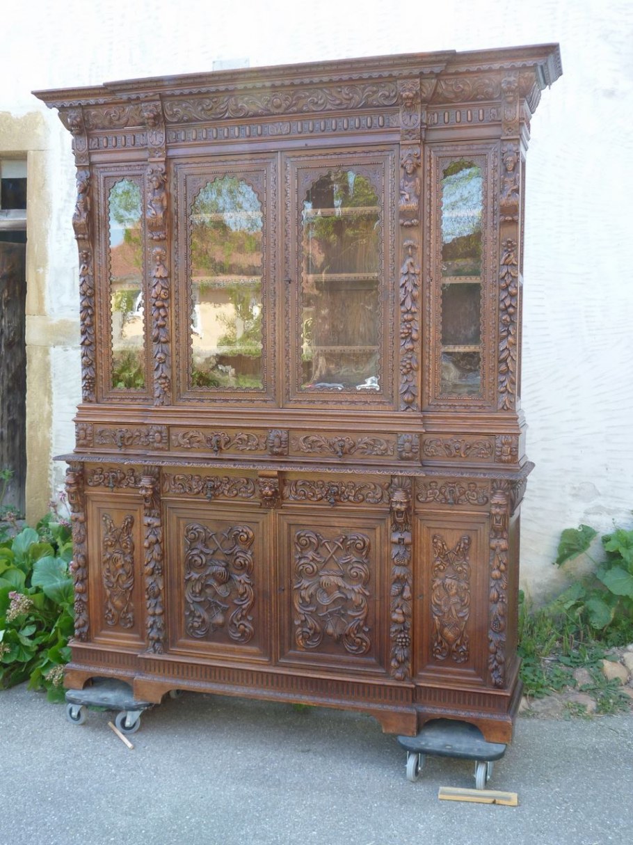 Сервант антиквариат Ренессанс