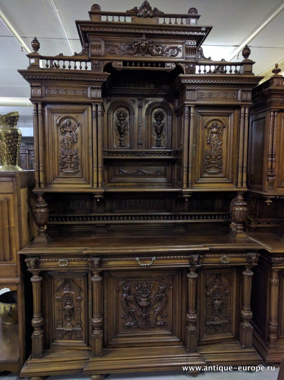 Старинная деревянная мебель