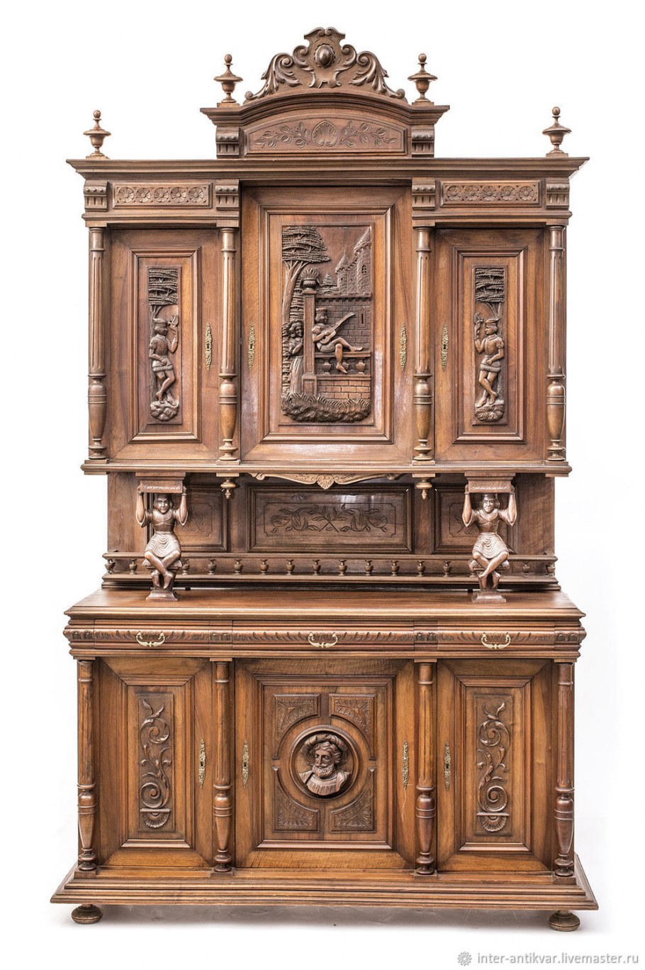 Старинный резной буфет