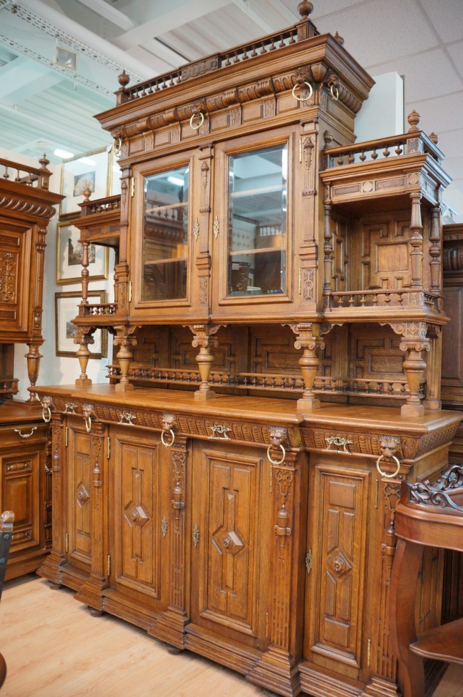 Антикварный сервант буфет