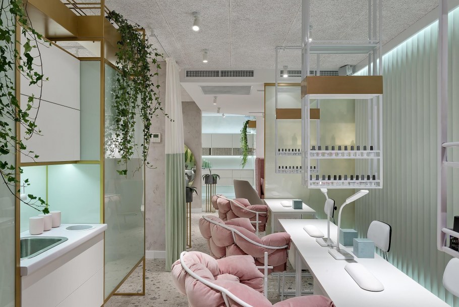 Интерьер салона красоты в белых тонах