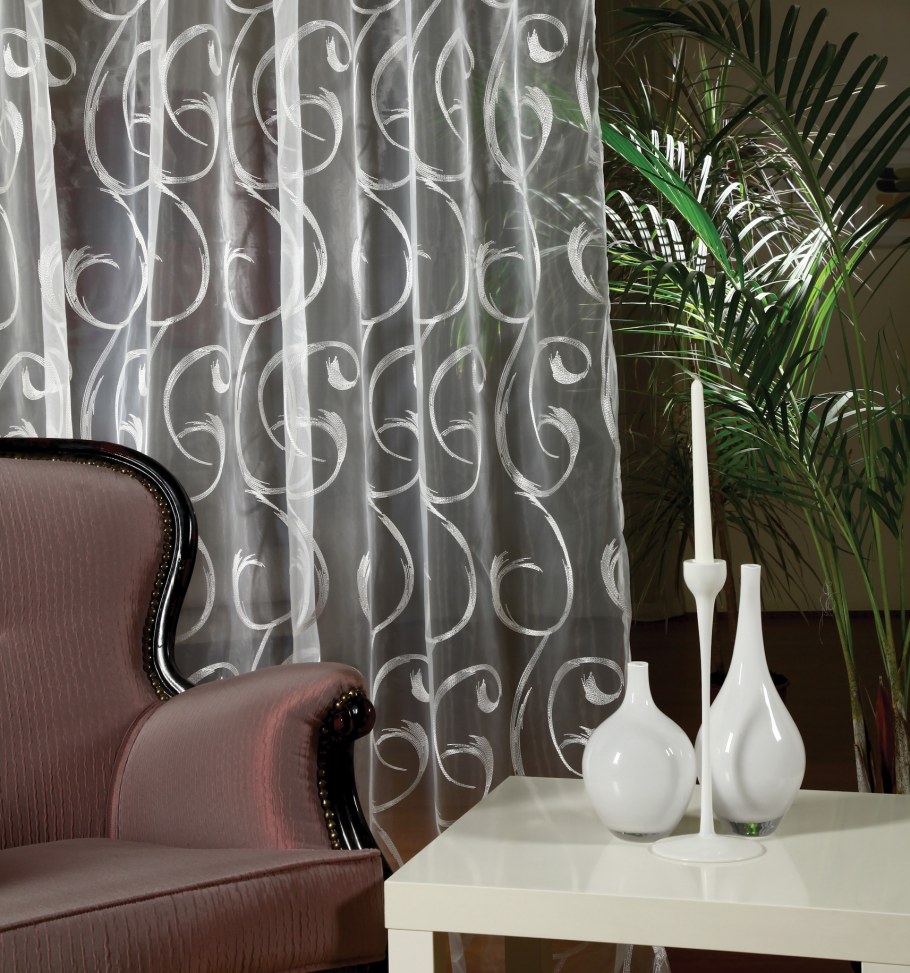 Шторы в светлую спальню