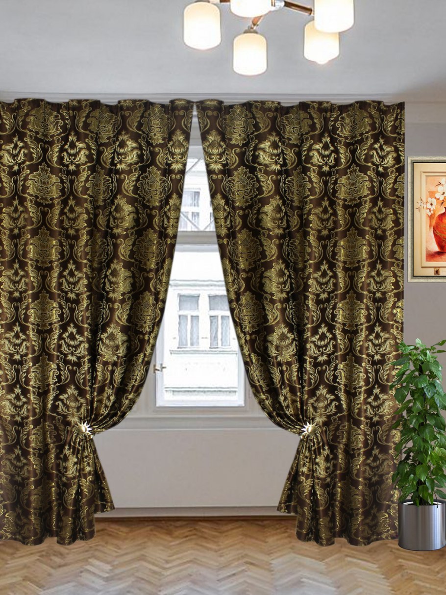 Коричневые шторы в интерьере