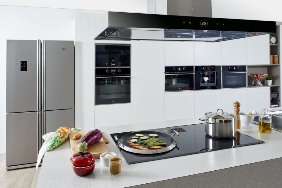 Кухня с бытовой техникой