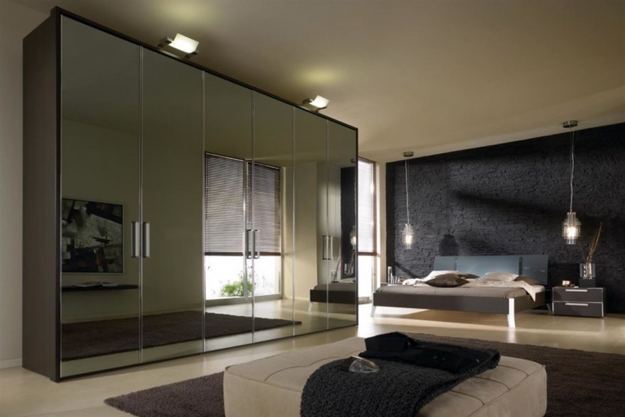 Бронзовое зеркальное панно