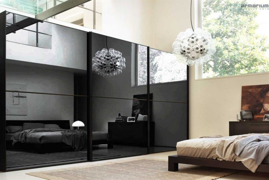 Гардеробные с зеркальными дверями