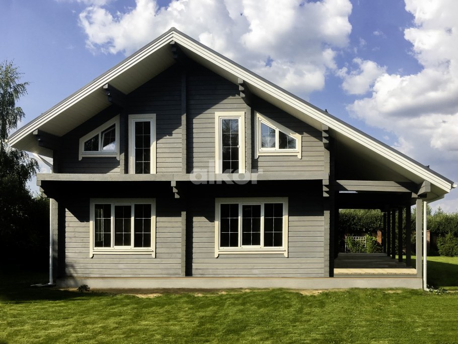 Серый деревянный дом
