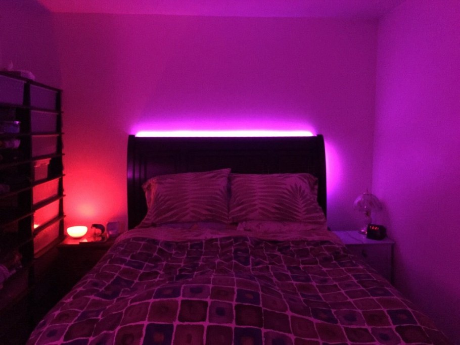 Кровать с неоновой подсветкой