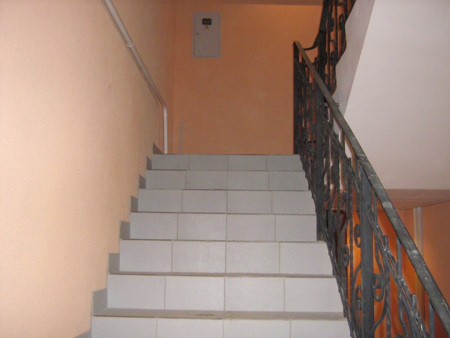 Цвет стен в подъезде