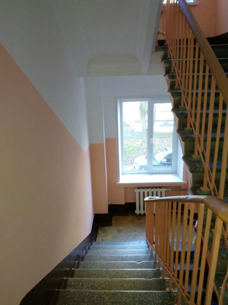 Салатовый подъезд