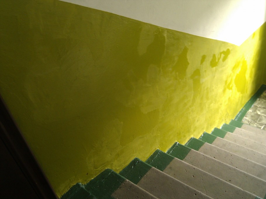 Цвет стен в подъезде