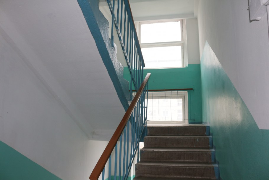 Фиолетовый подъезд