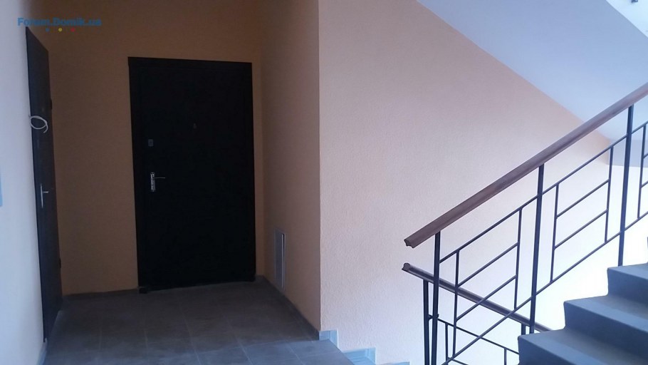 Окраска лестницы в многоквартирном доме