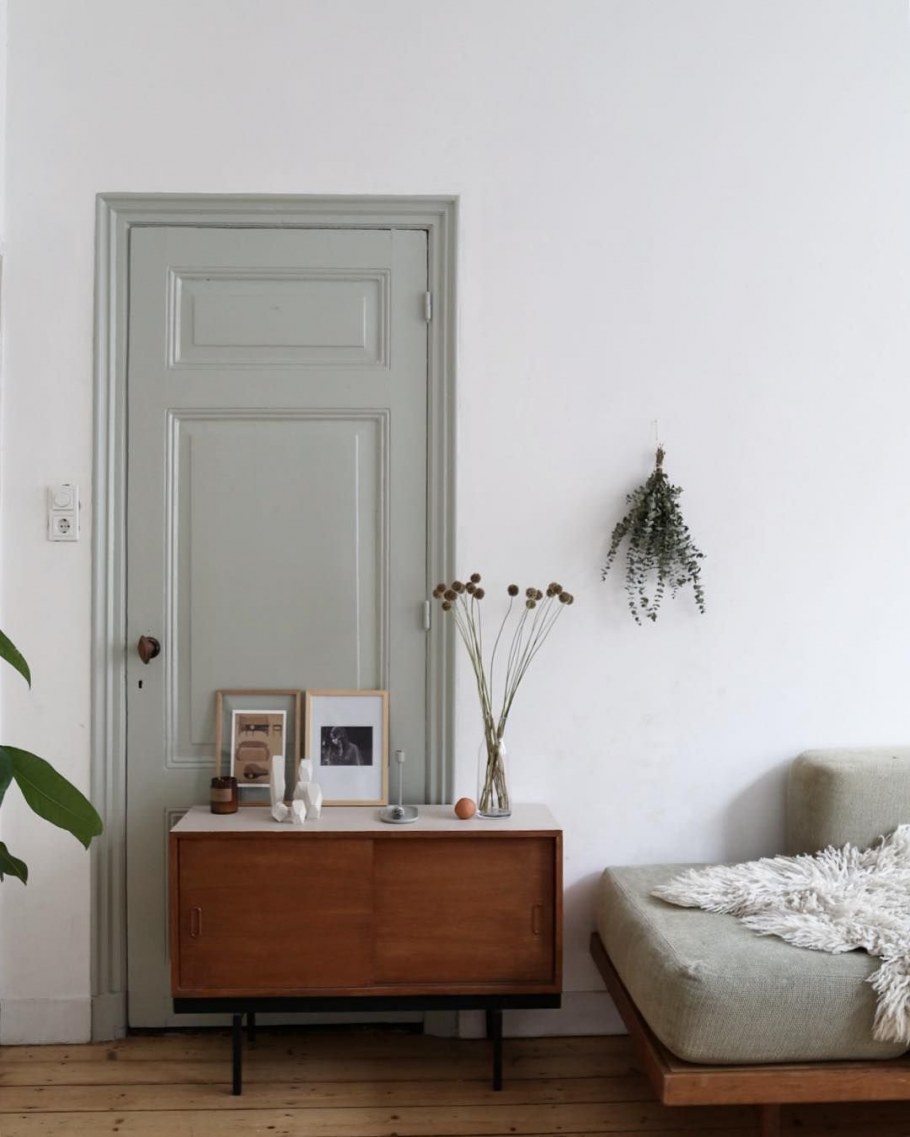 Декор стен в прихожей в скандинавском стиле