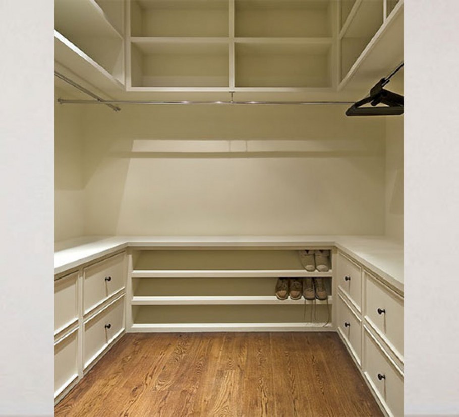 Планировка гардеробной комнаты