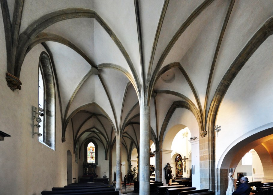 Крестовый свод на нервюрах