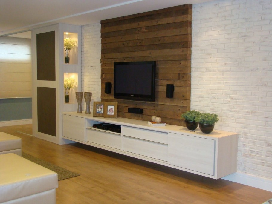 Деревянная стенка для телевизора