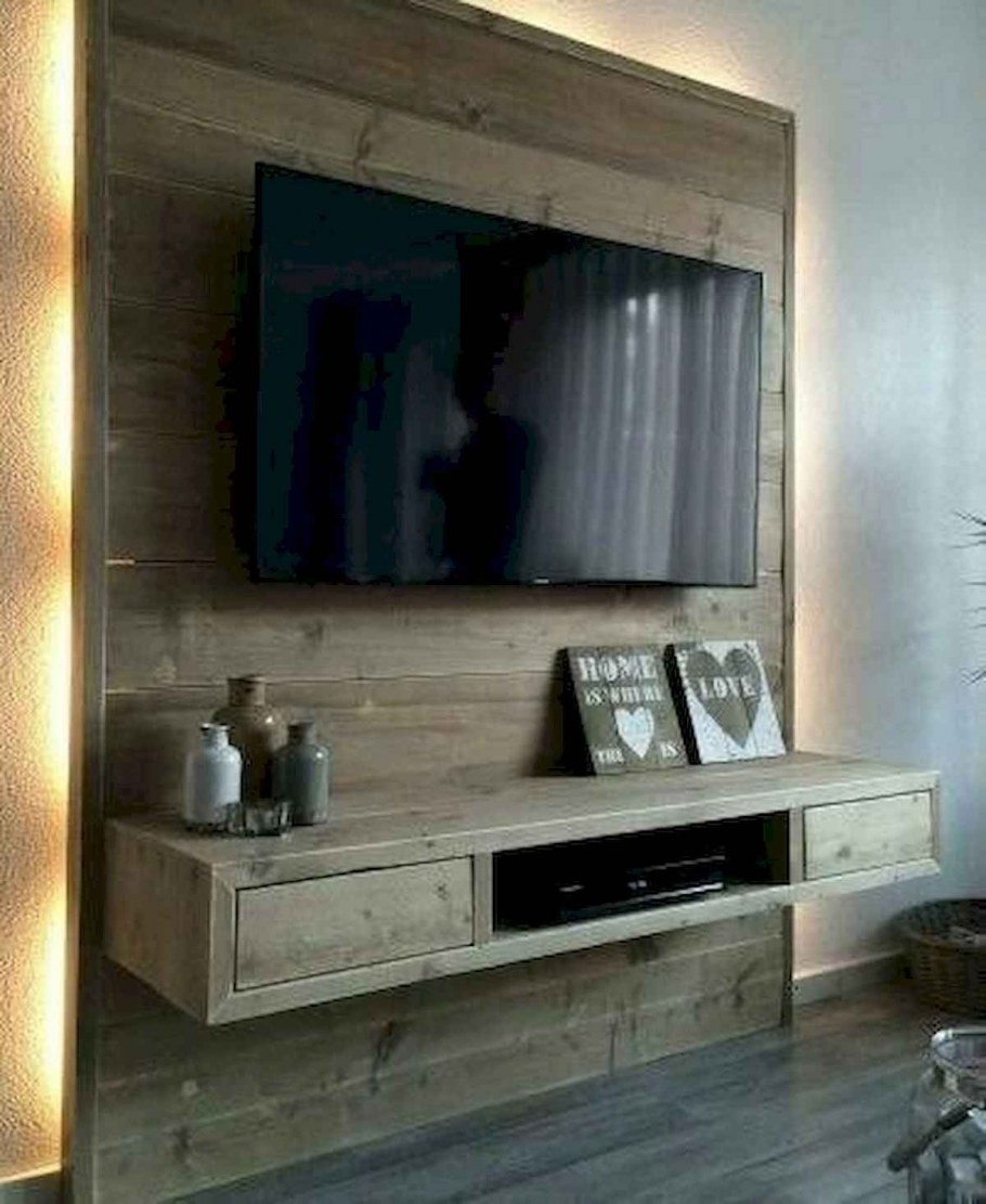 Телевизор на стене