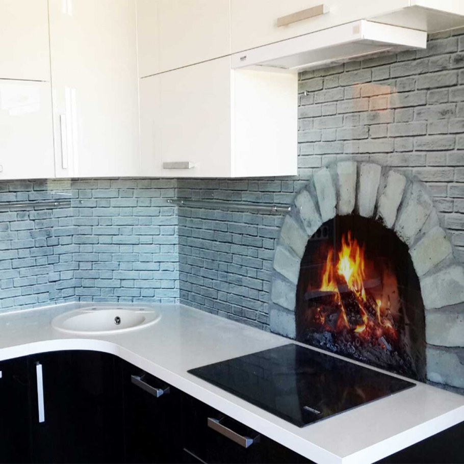 Стеклянный фартук над плитой