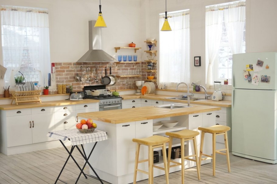 Кухня в скандинавском стиле с мозаикой