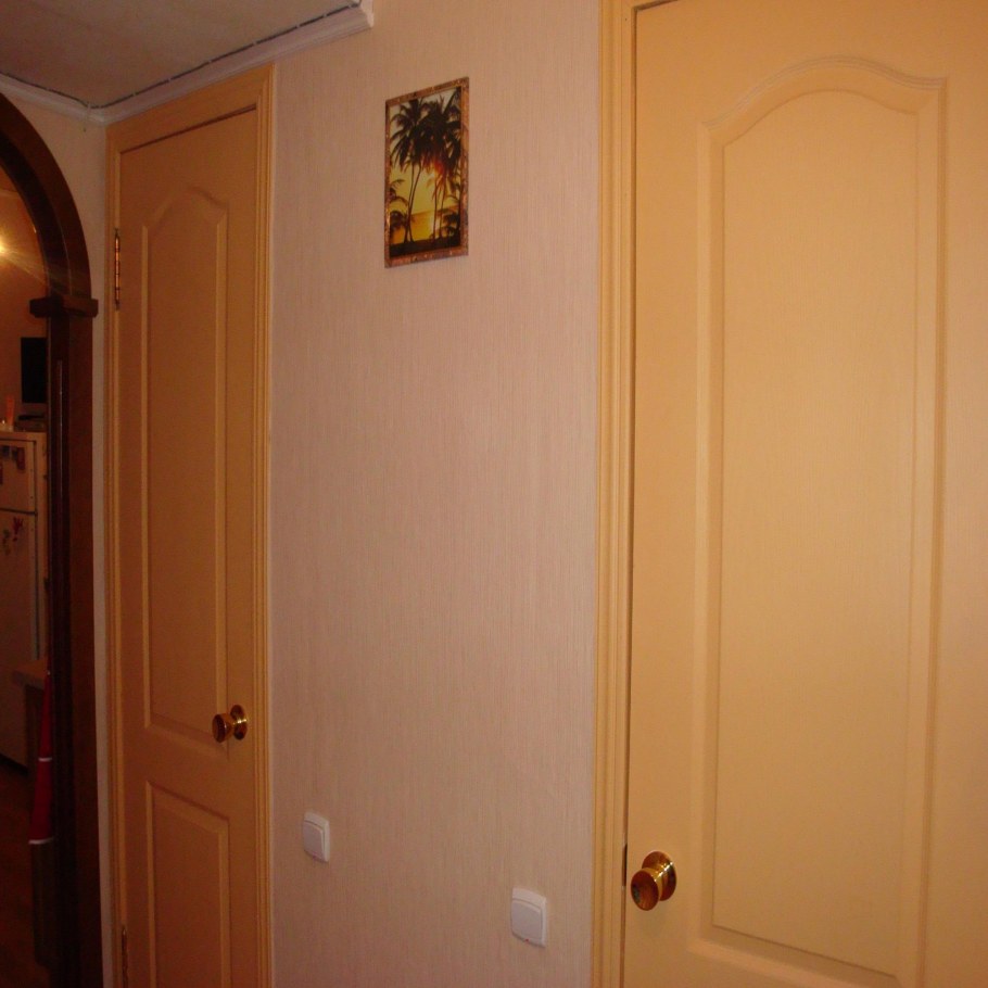 Прихожая персикового цвета