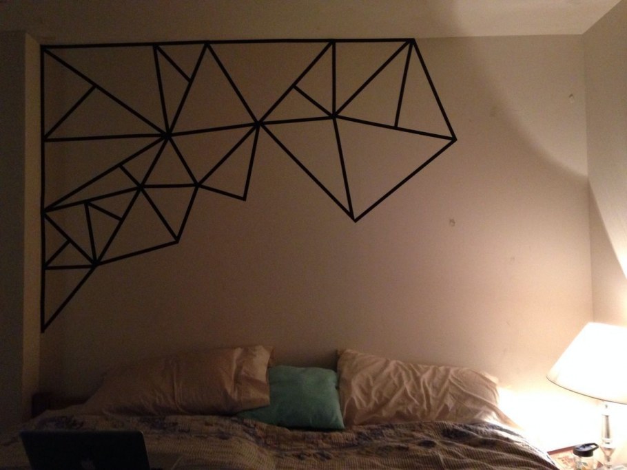 Геометрические фигуры на стене