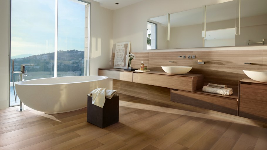 Пол в ванной под дерево