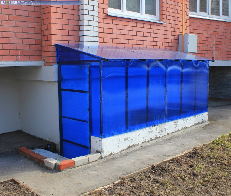 Навес в подвальное помещение