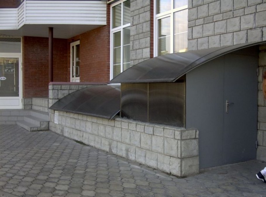 Навес в цокольный этаж