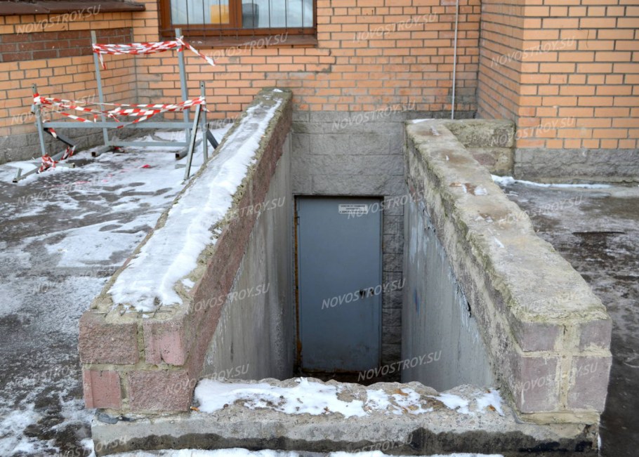 Дверь в подвал с улицы в частном доме