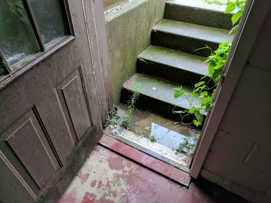 Веранда с погребом