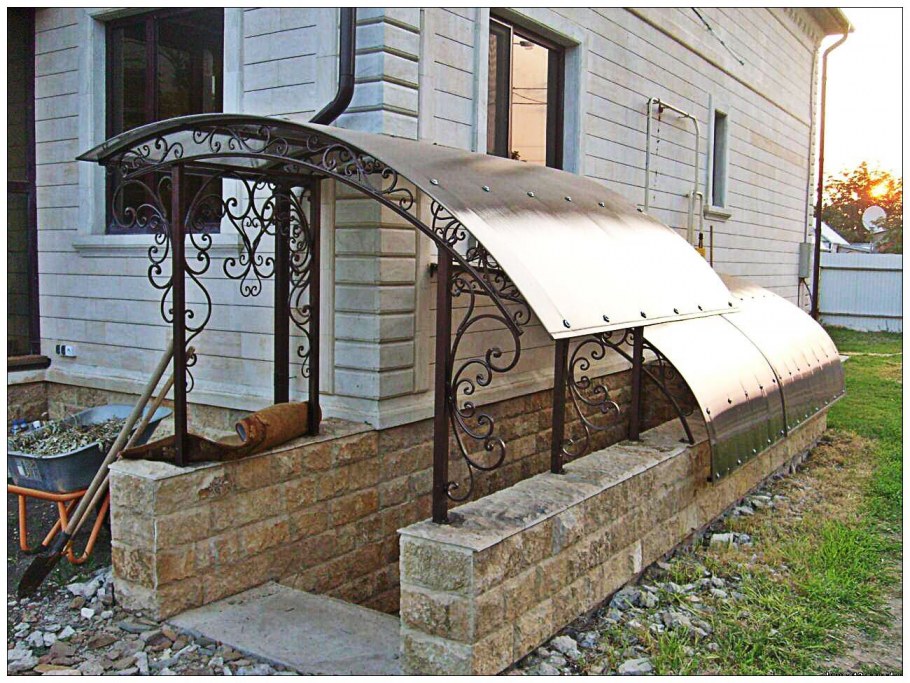 Входная группа в подвальное помещение