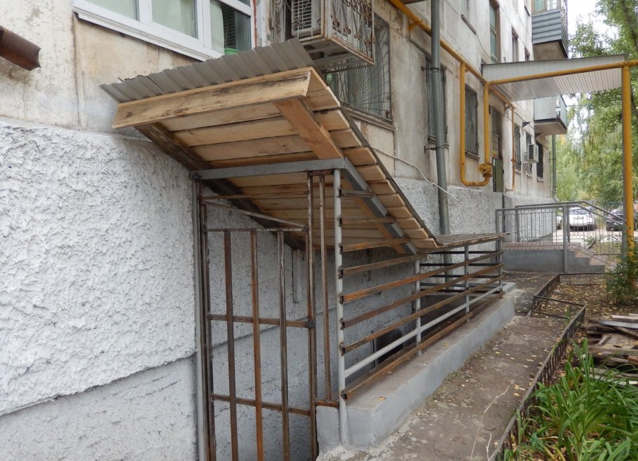 Навес над подвалом