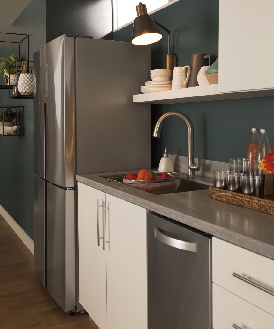 Холодильник Хаер в интерьере кухни