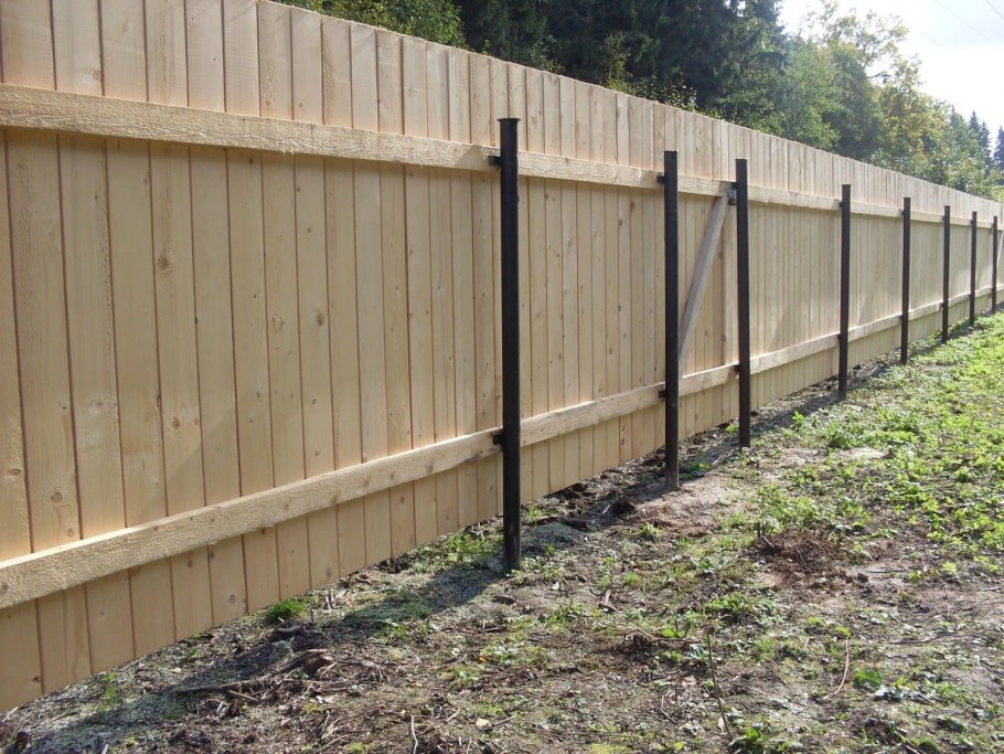 Реечный забор из дерева