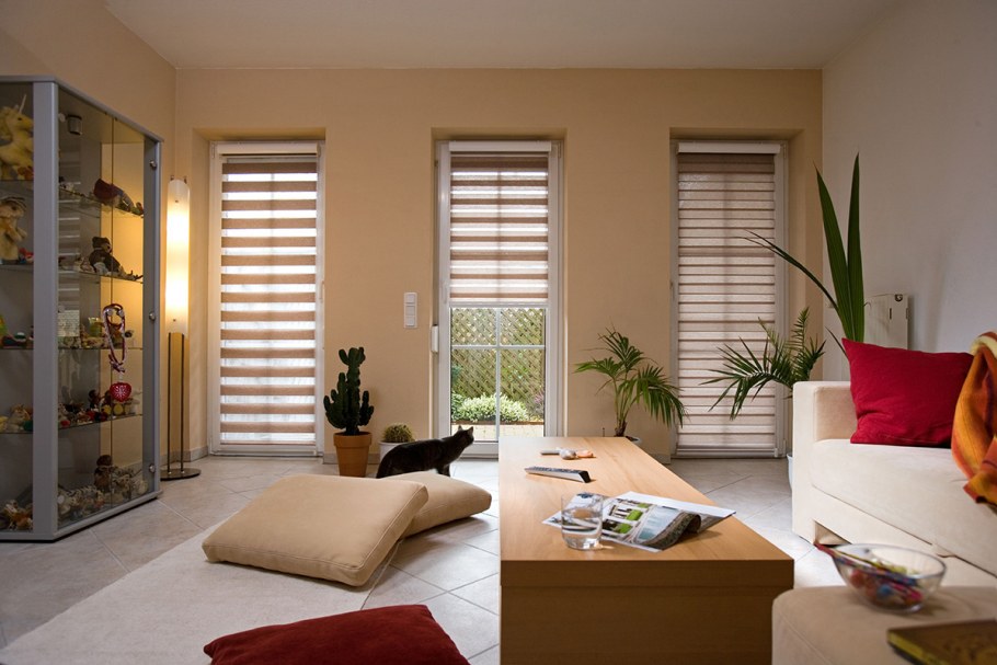 Узкие высокие окна