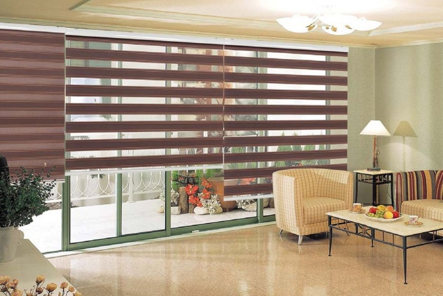 Горизонтальные жалюзи в гостиной