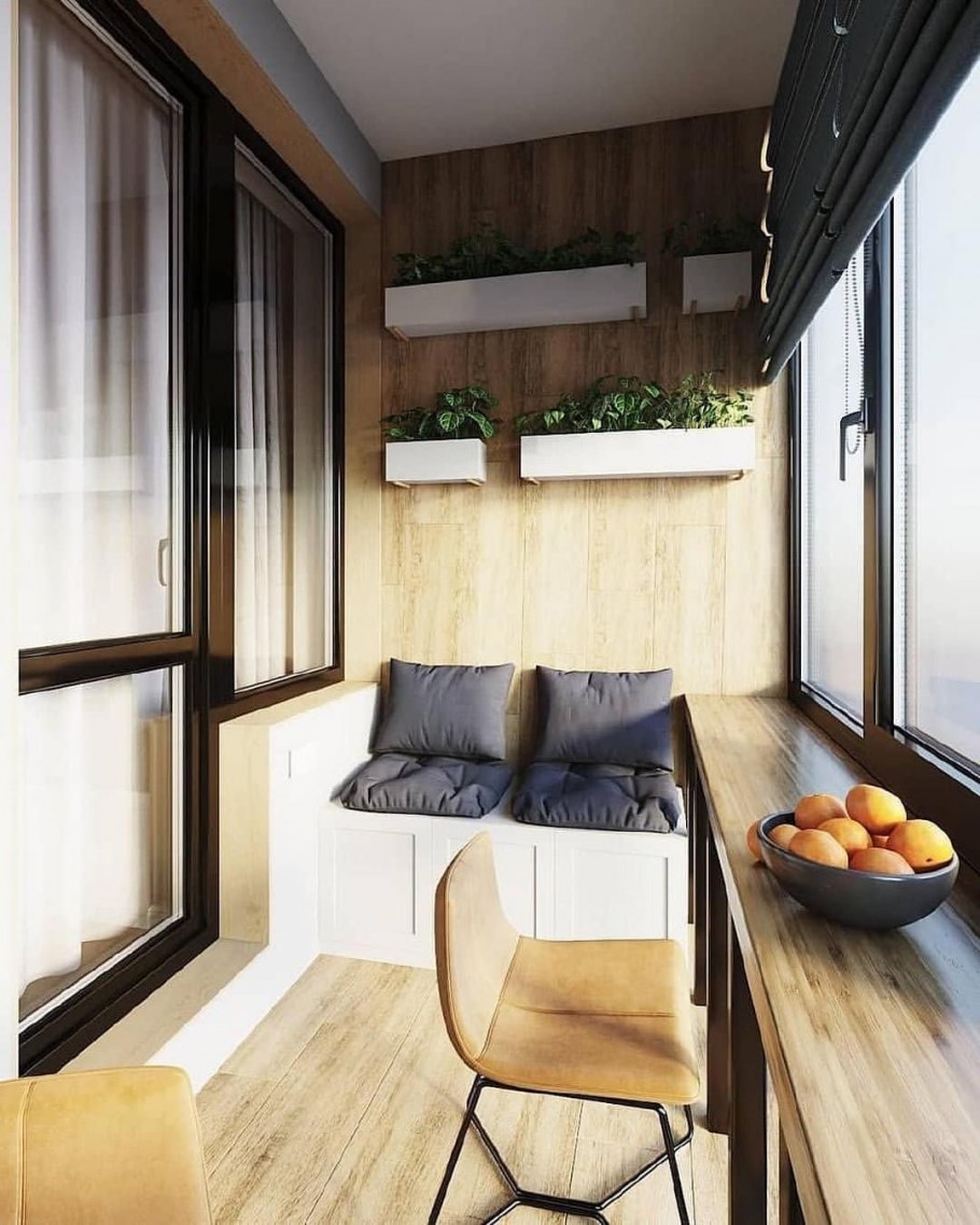 Уютный маленький балкон